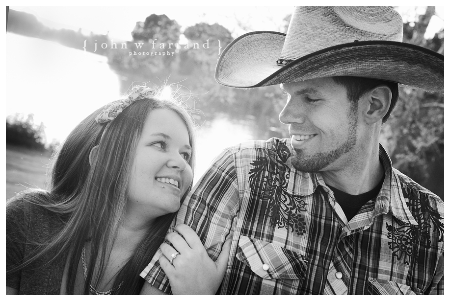 Andrew_Taryn_Bakersfield_Engagement_Photography_013.jpg